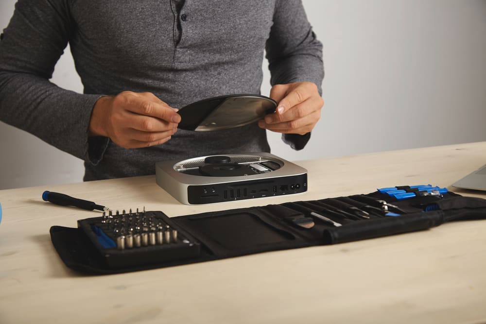 professional-opens-topcase-small-personal-computer-before-upgraiding-memory-wide-angle-view (1) (1)