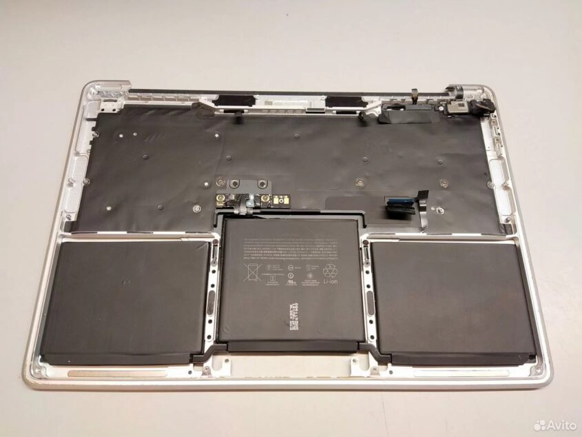 топкейс MacBook Pro A2338